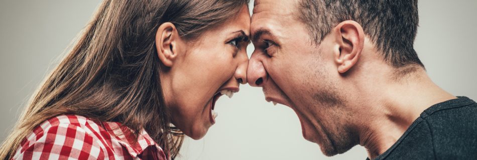 Parents séparés préservant une relation apaisée après divorce